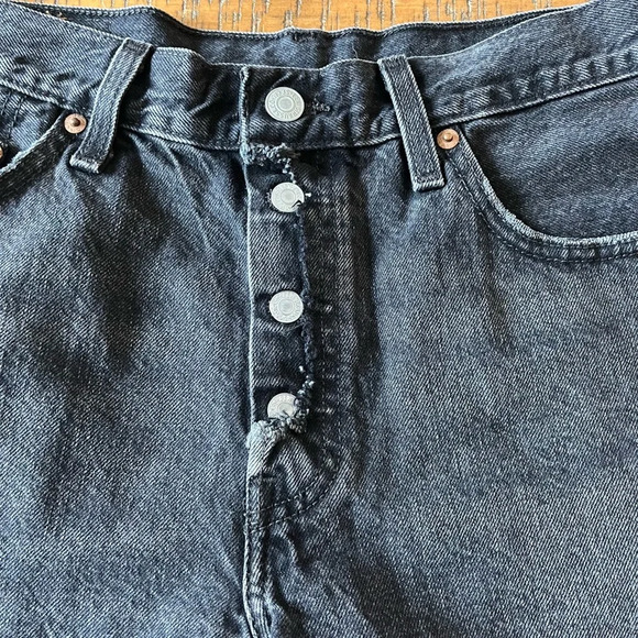 Black Denim‎ Levi 501 Shorts - Picture 2 of 3
